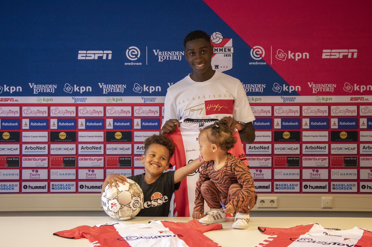 FC_Emmen's tweet photo. Welkom bij de familie! ❤️

#HIERKOMIKWEG #SamenTerug https://t.co/WP645VKahk