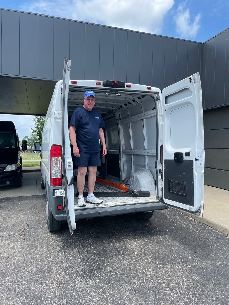 B29DocsFriends's tweet photo. The team at @LeadfootExpress delivers again! Thanks for bringing us another tow bar from Wichita to Topeka in short order! #B29Doc #aviation #partnerships https://t.co/uHc7APkiNI