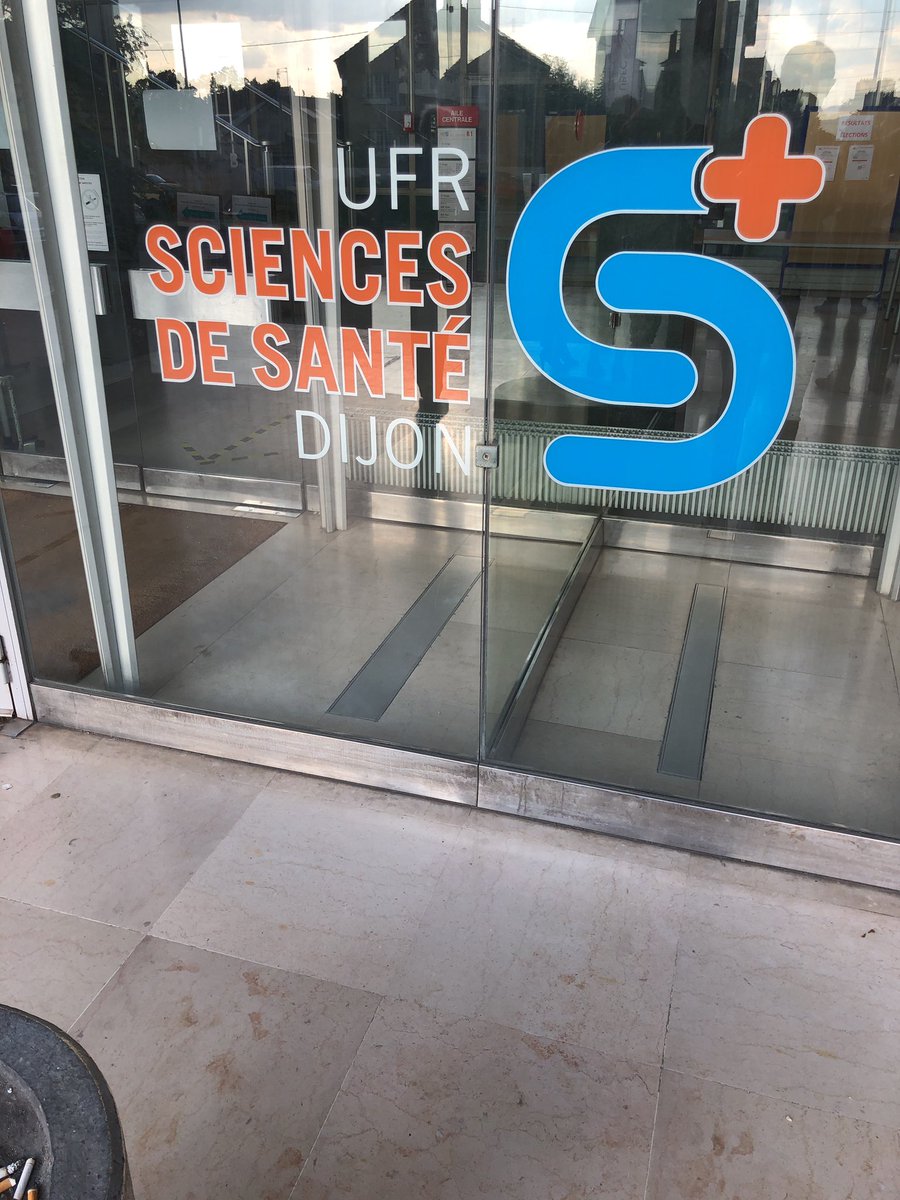 rnpgx's tweet image. Bravo à Simon Verdez (membre du RNPGx) qui soutenait aujourd’hui sa thèse d’exercice de #Pharmacie validant son mémoire de DES sur l’exploitation des données du séquençage exomique en #pharmacogénétique.