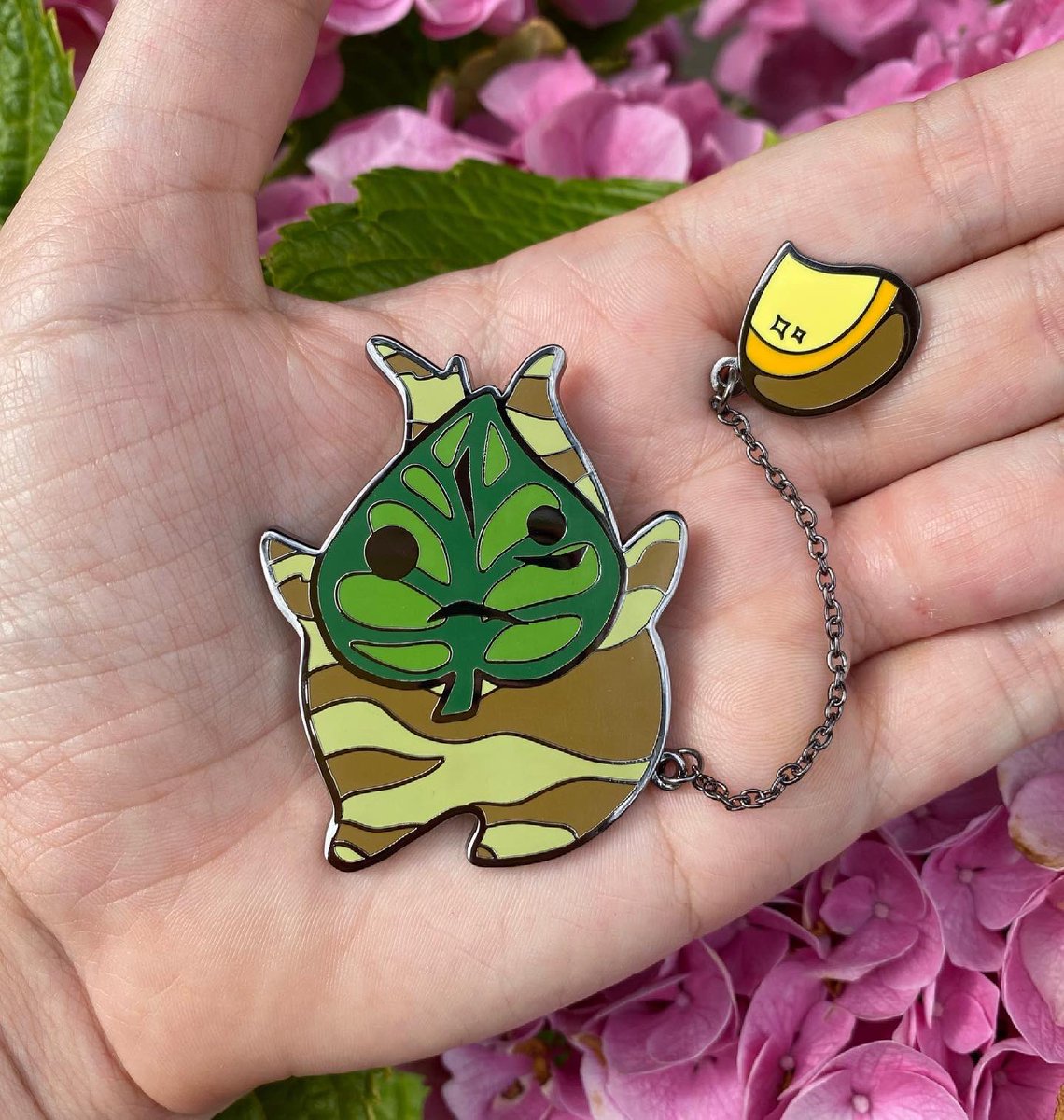 🍃 Don’t miss out :) there’s a few pins left on my Etsy in the bio as well as very limited stock of plushies if you ever missed out on those in the past! Have a great Friday and YAHAHAAA into the weekend 😋 #zelda #enamelpinsforsale #enamelpins #korok #nintendo