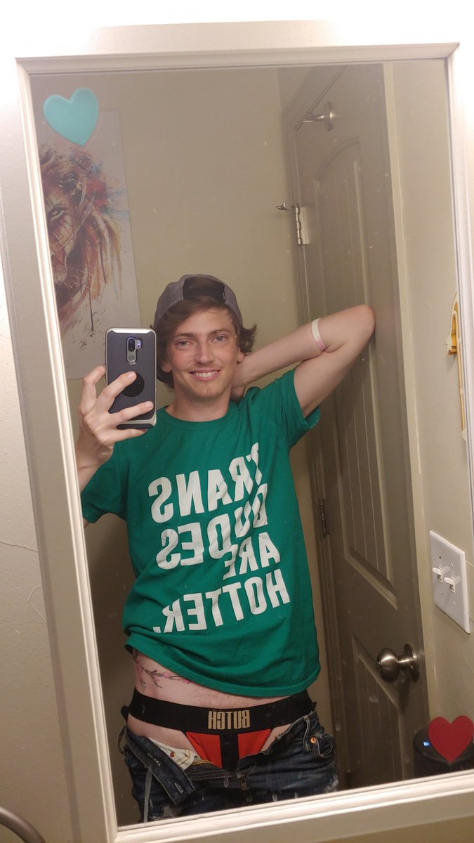 LoganPhilipsXXX's tweet photo. Happy Pride, y'all! Stay safe and #keepitqueer 😘 https://t.co/BJ647ygNNO