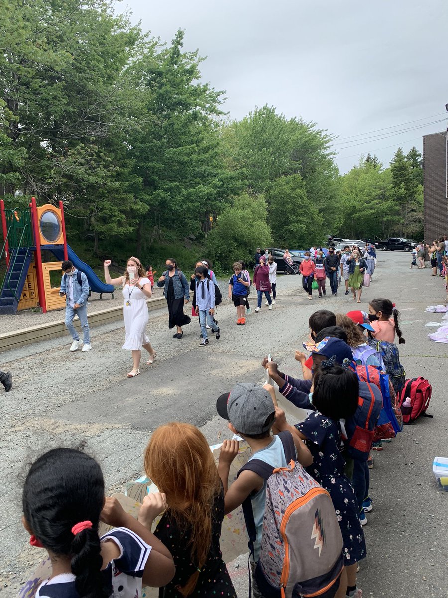 We all know P-James loves to celebrate! 🎉 We loved clapping out the grade 6s who will be moving on to Jr.High next year. Such a special moment! 👏🏼👩🏽‍🎓✨👨🏼‍🎓🎊 💛<a href="/Duc_dAnville/">Duc d'Anville School</a>