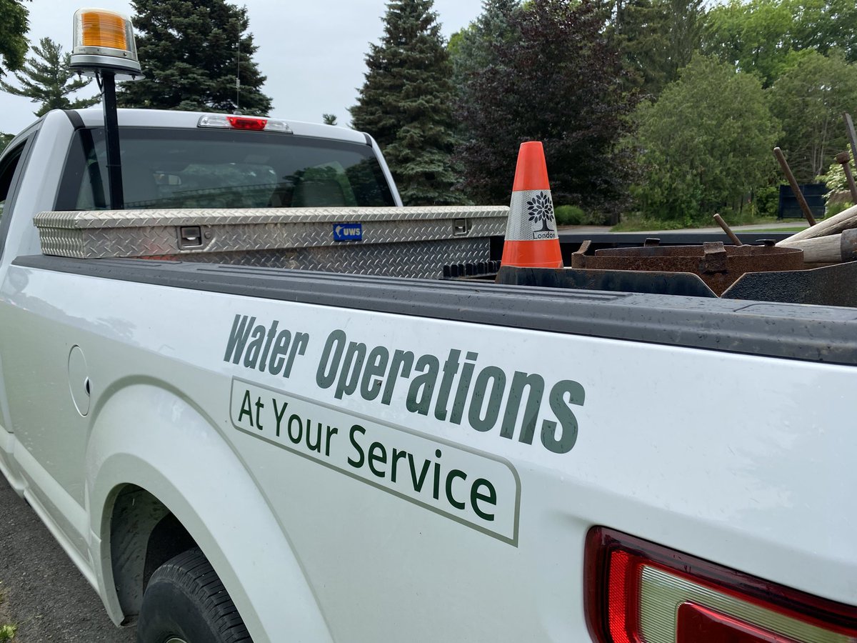 GriffithsJayson's tweet photo. In Canada, you have to ask the City to touch up certain “details”....prompt service was appreciated by our Water Operations friends along with the rains...ironically, @Solutions4Turf provide the drying “tent”  #soilmoisture #uniformity #essentials https://t.co/GOEmLv7oxZ