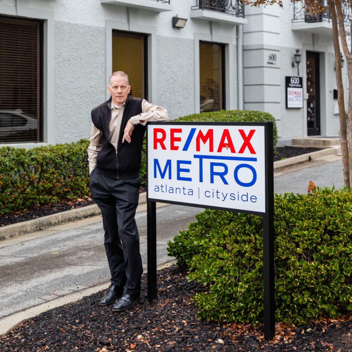 RickHamiltonMBA's tweet image. Whether it’s your first time or your fifth, I'll guide you through every step of the buying and selling processes -- and help solve every problem that comes up along the way.