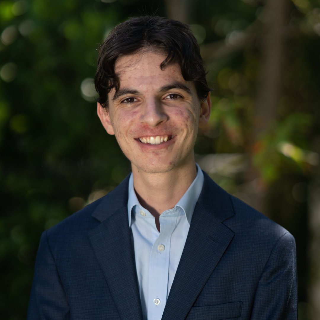 2021 Awardee Sam Friedman paired his passion for technology and his experience helping family members with tech needs to create @sftfsorg, a nonprofit matching student volunteers with senior citizens to provide free, 1:1 tech support. dillerteenawards.org/recipient/sam-…