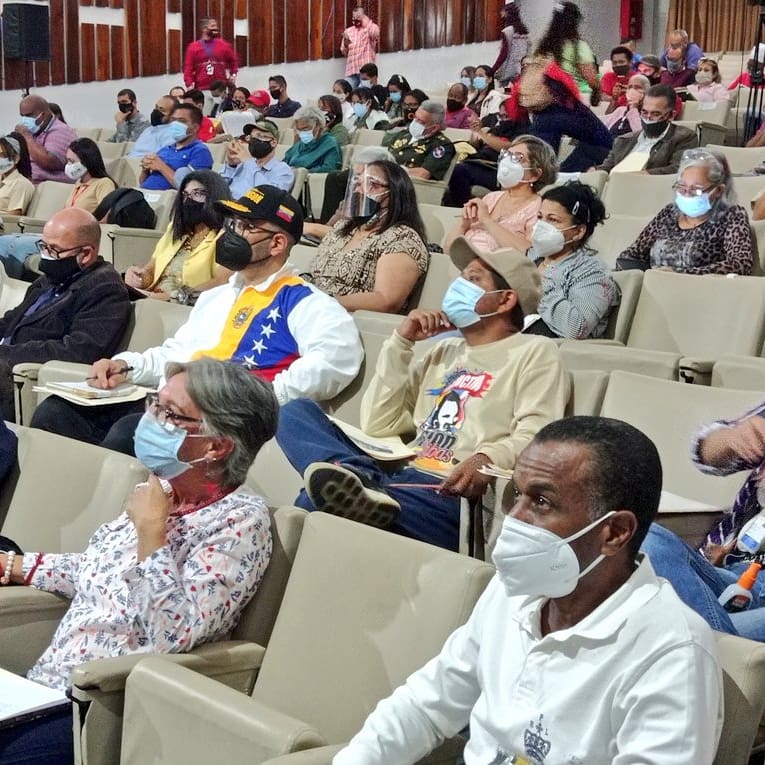 #EnFotos | Participamos en el @MPPEDUCACION donde participó el Min. <a href="/eduardopiate2/">eduardo piñate</a>, en el lanzamiento del Plan de Vinculación del Currículo con los Motores de la Economía Productiva.

<a href="/NicolasMaduro/">Nicolás Maduro</a> 
#DeCaraboboHaciaAyacucho