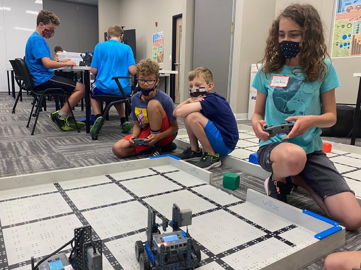 FishersMPG's tweet photo. Our campers had a ton of fun building robots and learning about STEM at our Robotics Camp! 🛠 https://t.co/JnunUrcd77