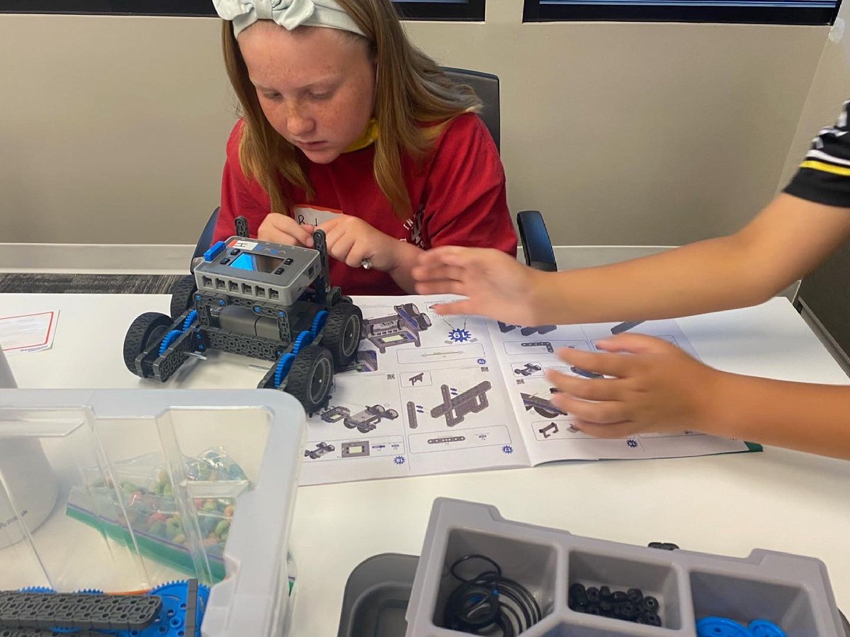 FishersMPG's tweet photo. Our campers had a ton of fun building robots and learning about STEM at our Robotics Camp! 🛠 https://t.co/JnunUrcd77