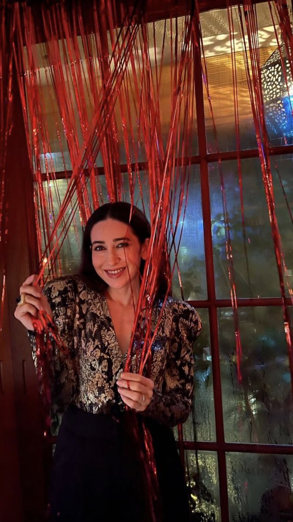 Happy 47th Birthday to Karisma Kapoor 
Lots of happiness   