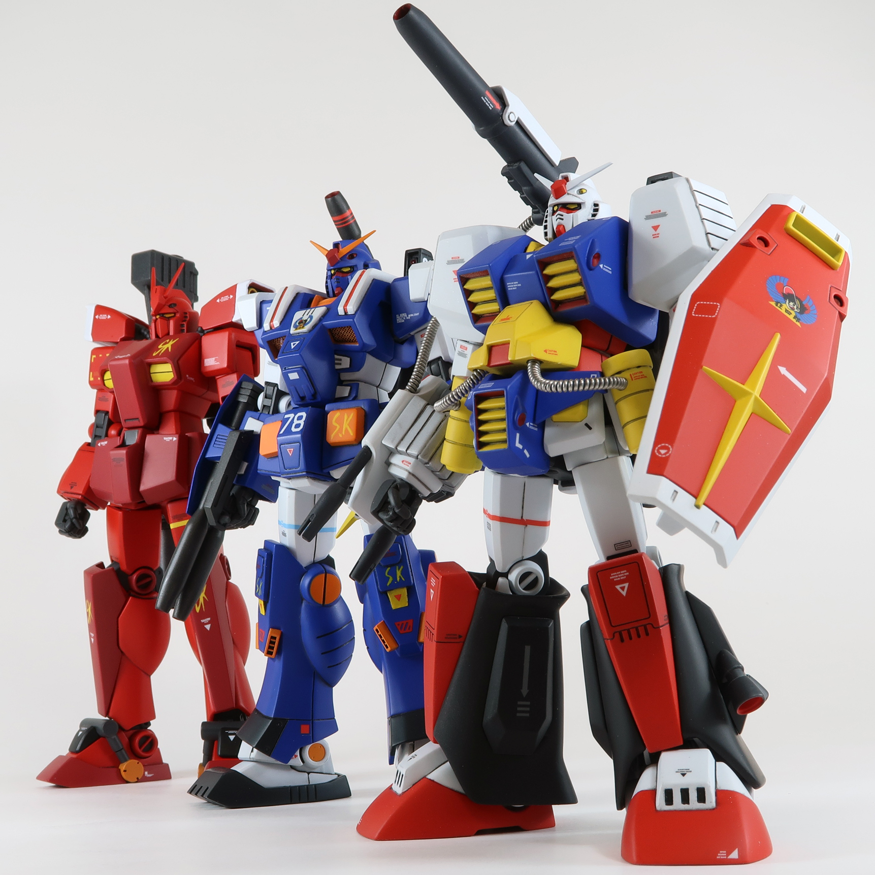 Re Jin 1 144パーフェクトガンダムiii レッドウォーリア 完成 Hgbfアメイジングレッド ウォーリアを先祖返りさせる形で プラモ狂四郎 の レッドウォーリア を製作しました これでパーフェクトガンダムi Iii勢揃いです 続きます ガンプラ
