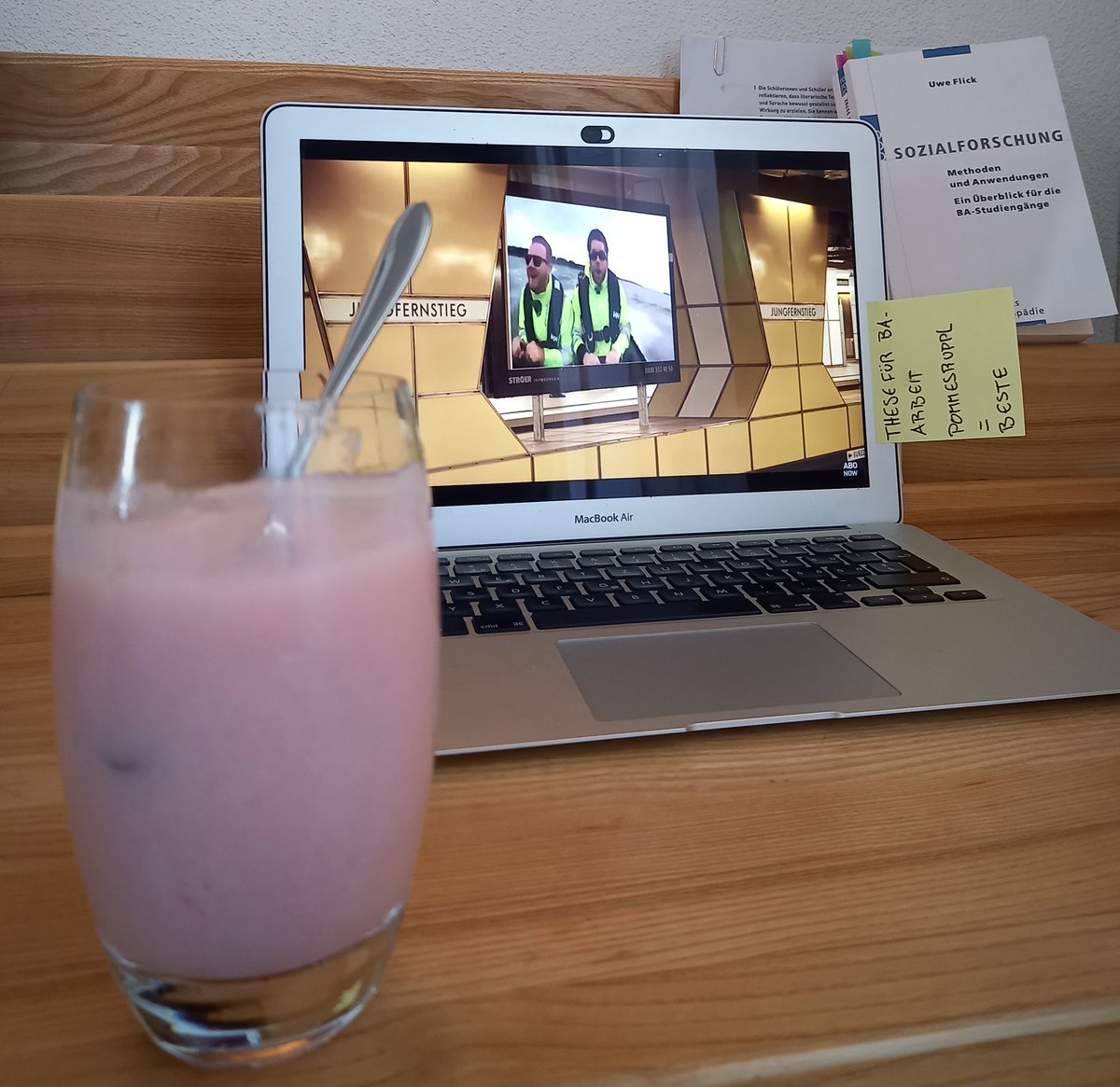 nr_3718's tweet photo. Danke für den PuddingSlushy-Tipp!
Auch meine Kinder feiern den seither voll😁
P.S An die Ratte im Altglascontainer kam ich leider nicht ran. 
Fazit:
Achtung Glasratten
künftig bitte 
"sanft zerdeppern" 🤷‍♂️

#rbtv #moinmoin #moinmoinmoin #pommesruppel #SeiKeinGlasrattenSchänder https://t.co/f8njCHOQJ8