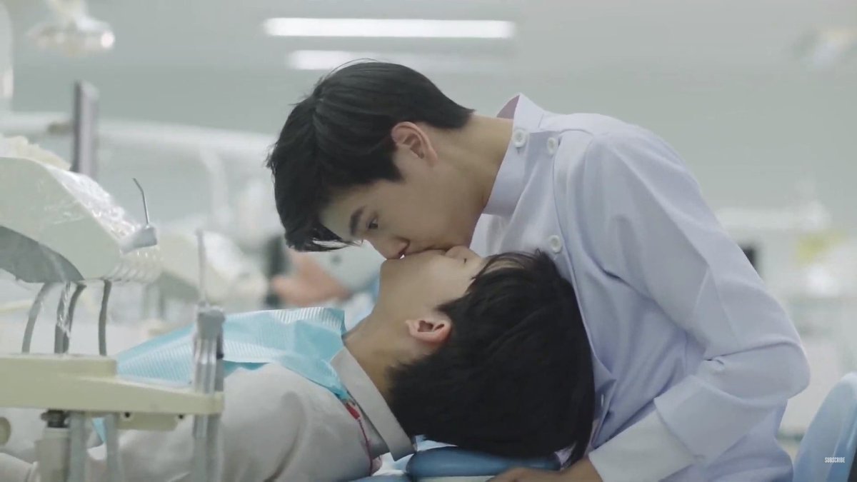 alaiwaa's tweet photo. ladies and gentlemen the spiderman kiss  #ปลาบนฟ้าตอนจบ https://t.co/LZ2TgAX0yH