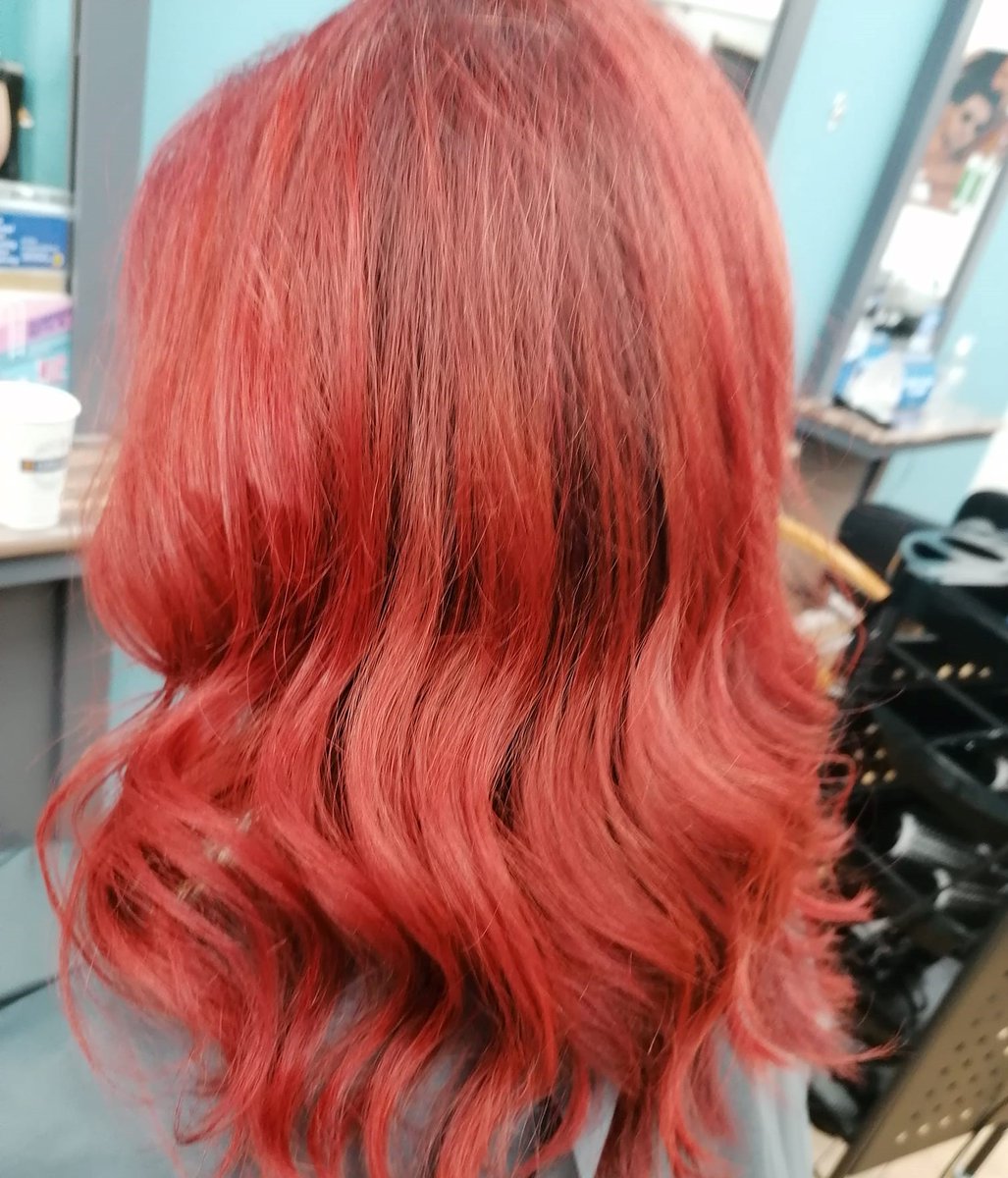 ‍💇‍♀️ Style Cut and finished with Justice Professional Smooth &amp; Groom by Karlie at our <a href="/JustCutsUK/">JustCutsUK</a> store 😍
Remember to download their app for member perks and online checkin ✅
📸: facebook.com/JustCutsUK
#justcutshillstreet #justcutsmiddlesbrough #stylecut #newhair #hairtreatment