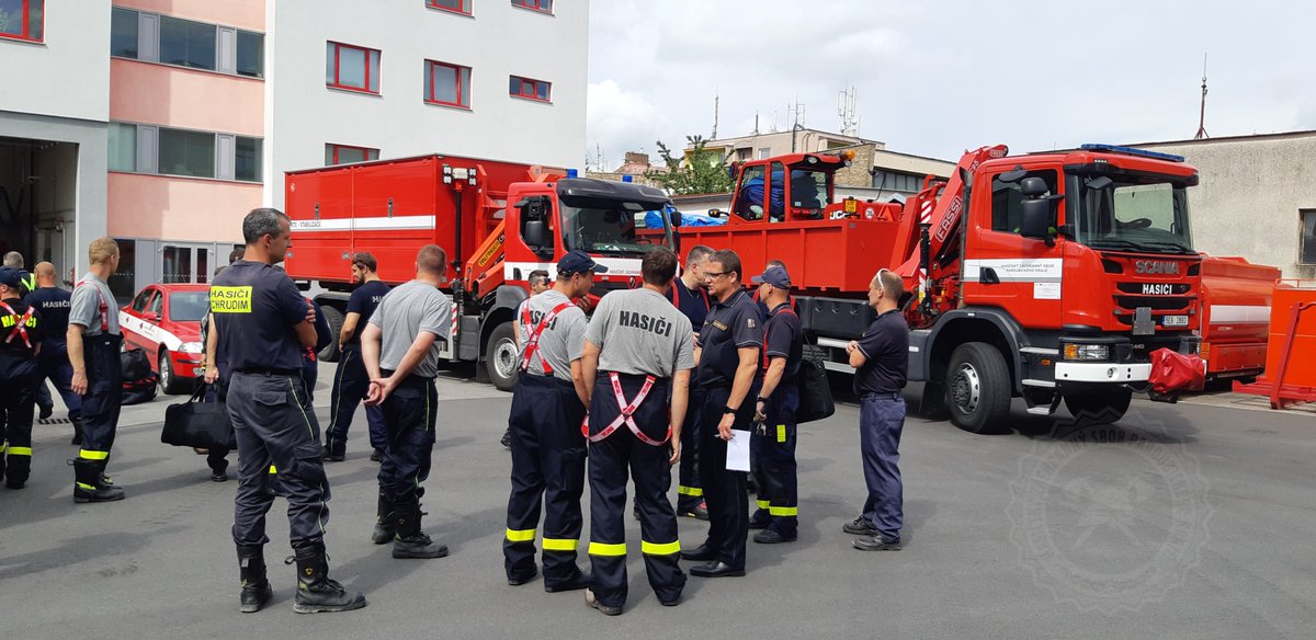 HZS_Pardubice's tweet photo. Hasiči Pardubického kraje jedou pomáhat na jižní Moravu. https://t.co/y2Scw6gQAw https://t.co/wbbezoFrfW