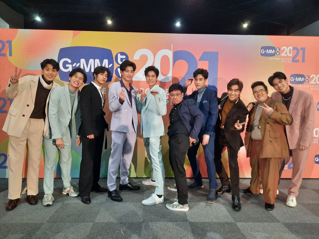 yoursunhin's tweet photo. terima kasih happy endingnya dan kerja keras kalian!! ditunggu season 2 nya yaa hihihi😗💗 #ปลาบนฟ้าตอนจบ https://t.co/A2NE9dA5kZ