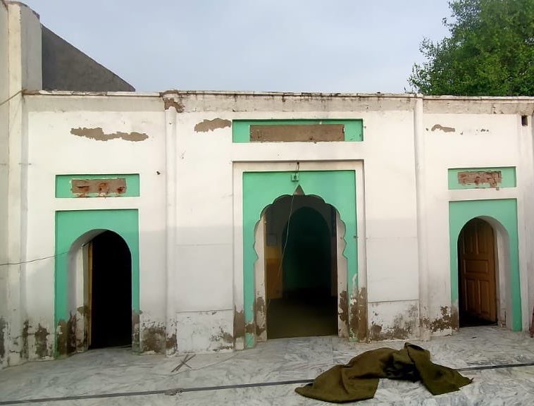 Last night police attacked Ahmadiyya place of worship in Ghiala village 57JB, Faisalabad. The area was cordoned off, police trespassed the property & vandalized it after breaking the locks. The minarets were demolished & kalima was erased with grinders. Without any reason.