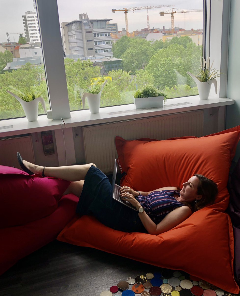 elisafromberlin's tweet photo. Gotcha! The way @christinemohan works on a Friday is a vibe 🤓
#workingqueen #wenweekend #parachainseason https://t.co/qtLzj3GCbx