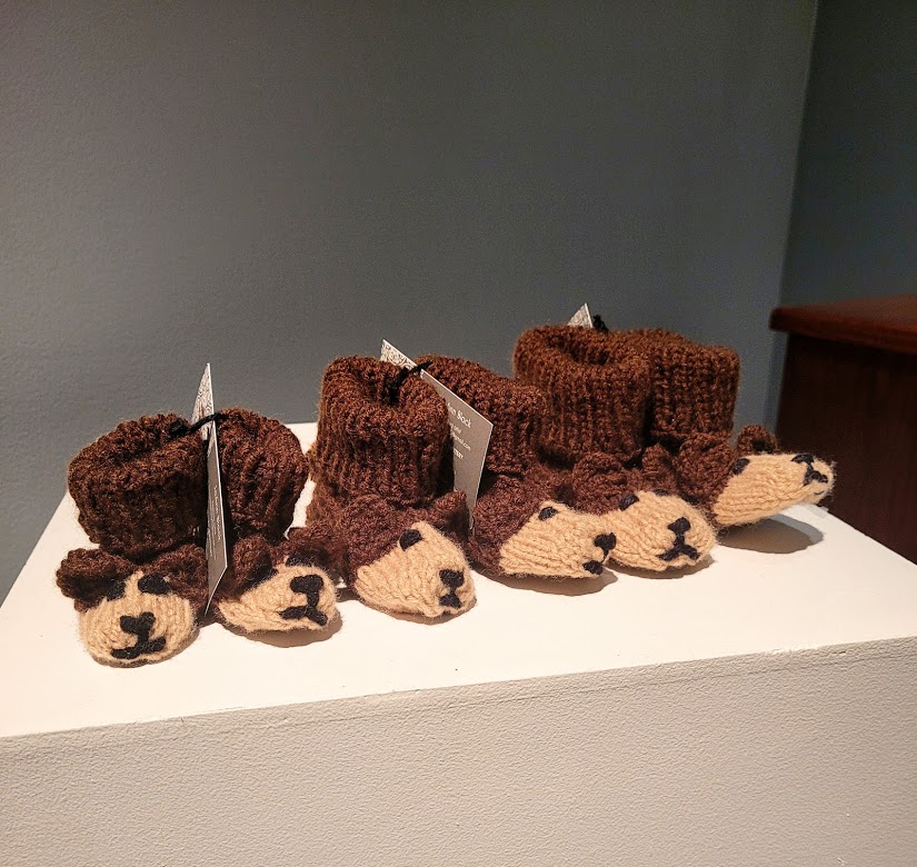 Tuesday #giftshop #spotlight - made right here in Jasper by local knitting artist JoAnn Black these adorable bear booties come in three sizes (Newborn - 3 years) so they’ll fit a little set of feet just right! 

#shoplocal #jaspermuseum