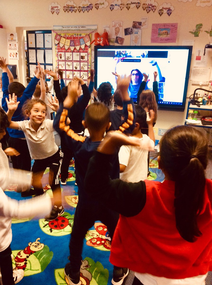 ThurnbyMead's tweet photo. Chestnut Class were so excited and inspired today after their live Zoom session with award winning illustrator @splitwigs 🖍 🐻They were so lucky to attend the masterclass too and were fascinated to watch Sav drawing. Thank you @LeicesterWiT @SDSALeicester 😊#bearmoves #iambear https://t.co/fUycbrKojS