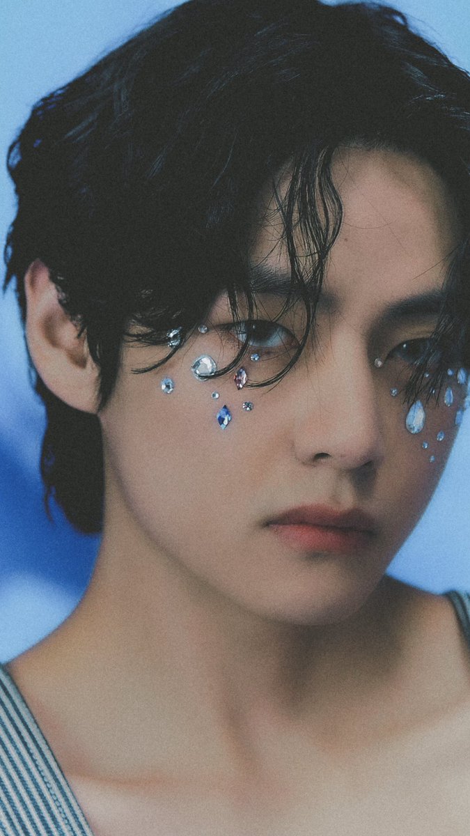taeteland's tweet photo. HE IS ART #BTSV https://t.co/cTc22g5tam
