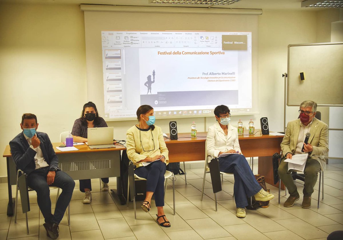 SportSapienza's tweet photo. 🎙️Oggi a #SapienzaSport l'ultima giornata della 3^ edizione del Festival della Comunicazione Sportiva: il think tank ha preceduto la tavola rotonda con il mondo accademico, imprenditoriale e sportivo.

🔥 A conclusione dell'evento l'accensione della Fiaccola della Minerva. https://t.co/d2yQX4NAVt