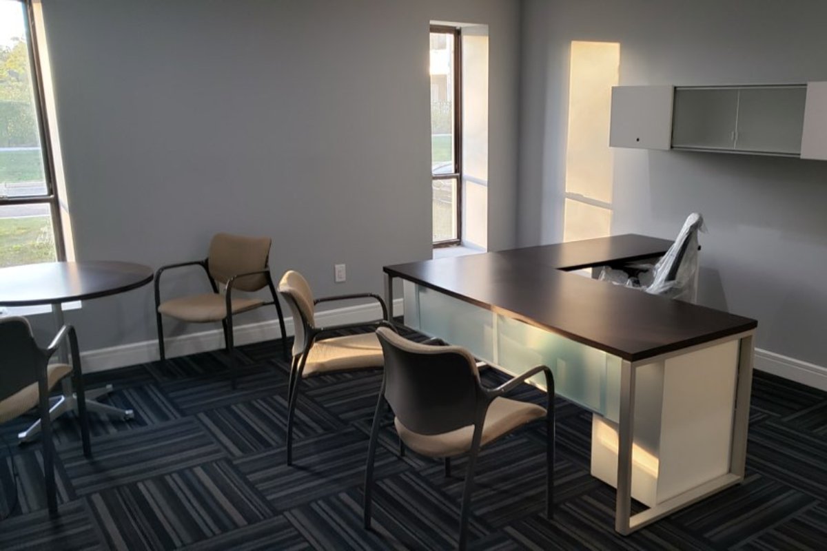 OfficeFurn911's tweet photo. Not sure how to piece everything together for your new office look? Our team will help every step of the way. #Officefurniture911 #TampaFurniture #TampaOfficeFurniture #FurnitureLeasing #BudgetFriendly https://t.co/yRfL3V31H5