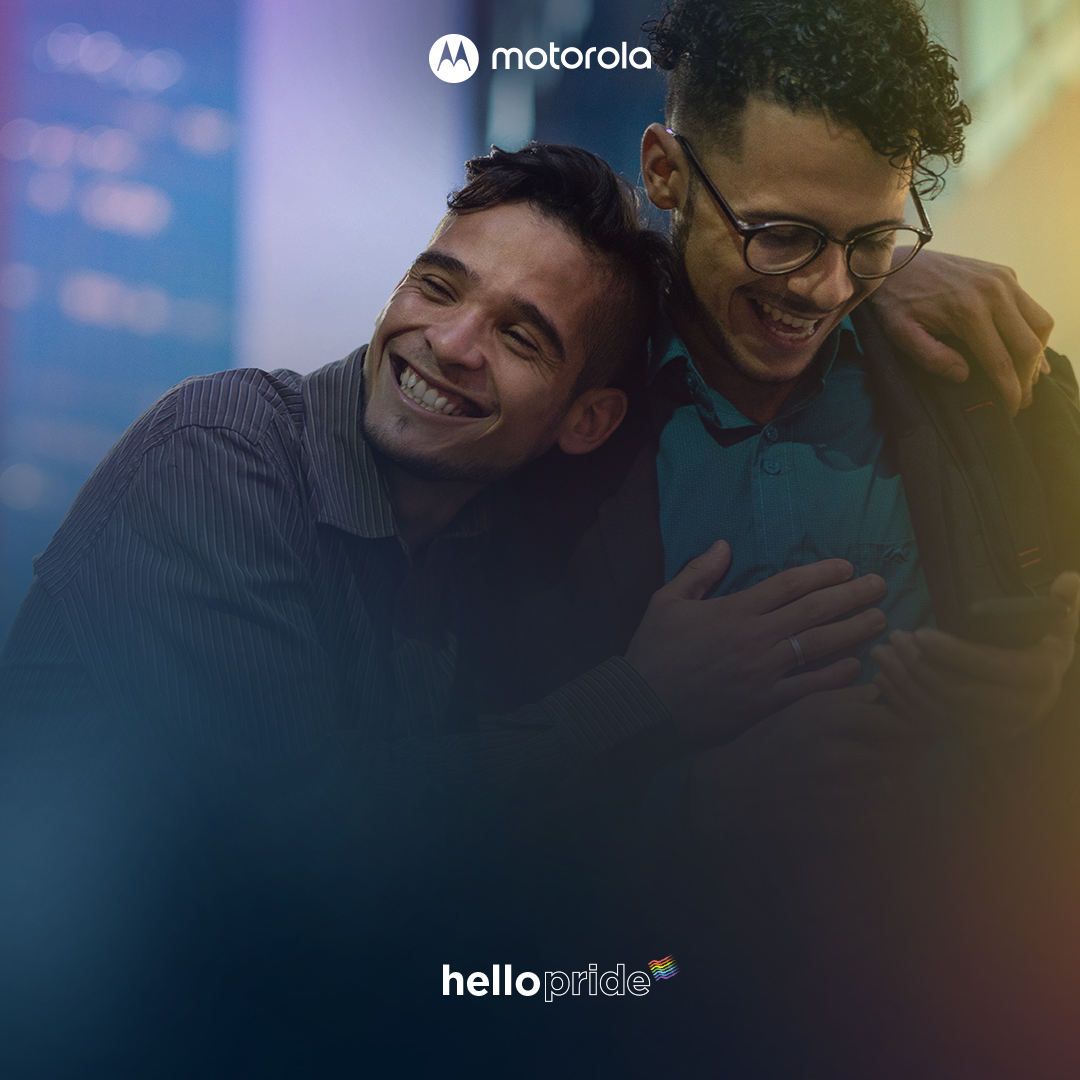 MotorolaCL's tweet photo. #HelloPride Todos los días son perfectos para celebrar la diversidad 🏳️🌈 y el amor❤️.
Y tú ¿de qué te sientes orgulloso? Cuéntanos en los comentarios 💬. https://t.co/EHksWUgZhd
