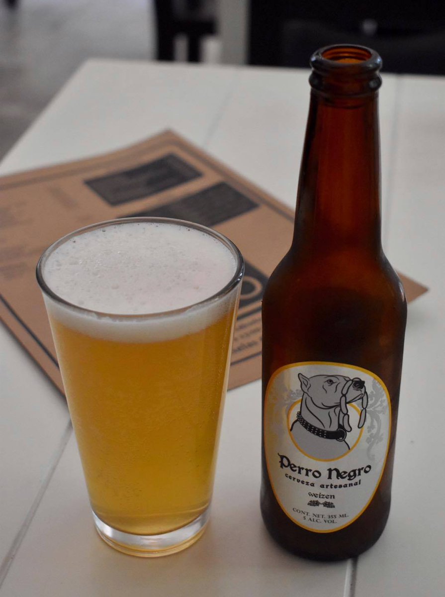 PerroNegroBeer's tweet photo. Una deliciosa y espumosa tarde 🍺 
#Weizen #PerroNegro #ArteYMajestad https://t.co/VQYSclcQbK