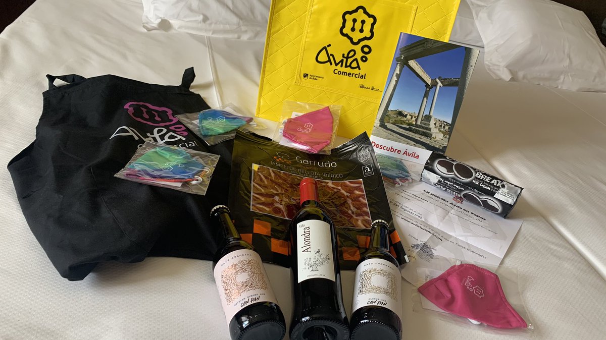 Llegar al <a href="/Hotel4Postes/">Hotel Cuatro Postes</a> y que te reciban así de bien 😍 ¡Gracias <a href="/RaizCuadrada_/">Cerveza Raíz Cuadrada</a> #ViñaAlondra <a href="/ELGORRIAGAchoco/">ELGORRIAGA</a> <a href="/tierradesabor/">Tierra de Sabor</a> <a href="/Avila_Turismo/">Ávila Turismo</a> por estos detalles de bienvenida! 🤩 Y, ahora... que comience por fin #ÁvilaEnTapas 🥳