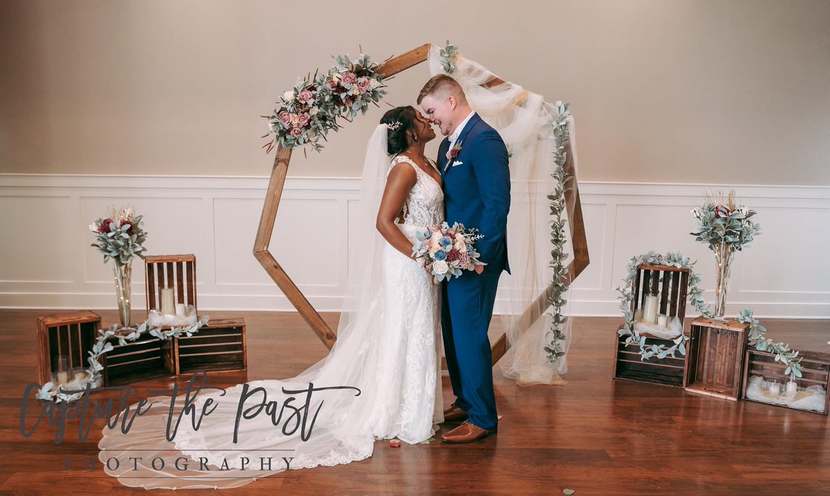 alexiadanae96's tweet photo. The love of my life #05.14.21 🤍#ForeverFields #wedding #marriage #love https://t.co/izBj3UuIoY