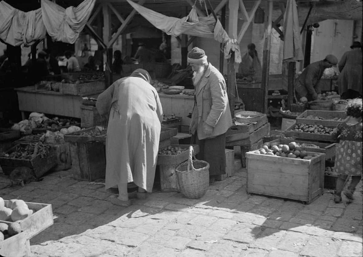 صورة من عام 1930 لسوق يهودي في أورشليم …