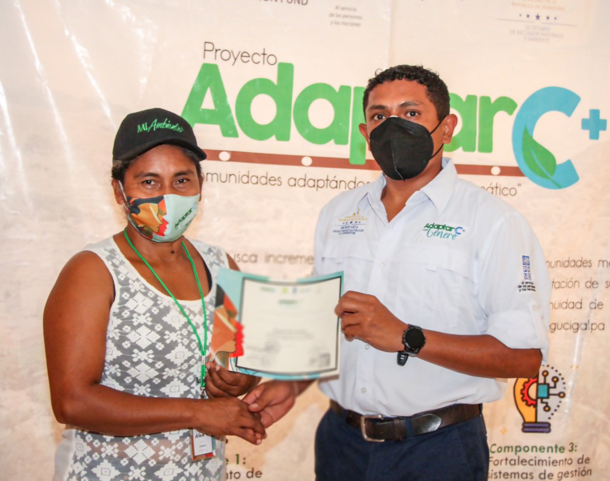 sernaHN's tweet photo. #MiAmbiente+ desde #AdaptarC+ con Género continua la jornada de aprendizaje e intercambio de conocimientos con las 14 representantes de las #OMM del Corredor Boscoso Central.
@theGEF @PNUDHonduras #FondodeAdaptación
#JuanOrlandoHernandez #LiliamRivera #MiAmbiente+🌱🤝 https://t.co/TGQpJLjiP6