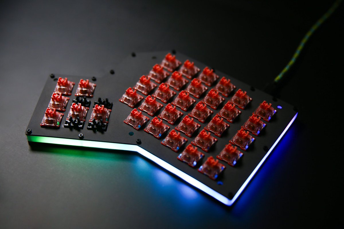 GadgetsMomoka's tweet photo. Our MOMOKA Ergo split keyboard will be ready next week. https://t.co/sa3OAdnsvY