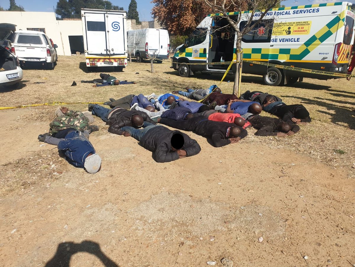 SAPoliceService's tweet photo. #sapsHQ #SAPSNPC Gen #Sitole welcomes arrest of alleged hijackers in Midrand, Gauteng today. There were 27 suspects on the premises. 4 Suspects shot & killed while 4 others were wounded. Total of 23 suspects, incl the 4 wounded under arrest #TrioCrimes ME
https://t.co/l4L3dQQkyk https://t.co/Xfm5CCaGVO