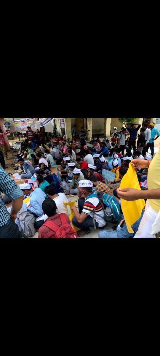 NeeteshDELED19's tweet photo. ये आप सभी की जीत है 2019 बैच के शूरमाओं🚩 आज एस.सी.ई.आर.टी लखनऊ पर महाधरना सफल रहा महा निदेशक जी ने आश्वाशन दे दिया है दो से तीन दिनों के अंदर प्रमोट की आधिकारिक न्यूज़ आ जायेगी 🙏🙏 संगठित रहिये 🙏
नीतेश पांडेय
(आम प्रशिक्षु) https://t.co/gtSIrI1RgZ