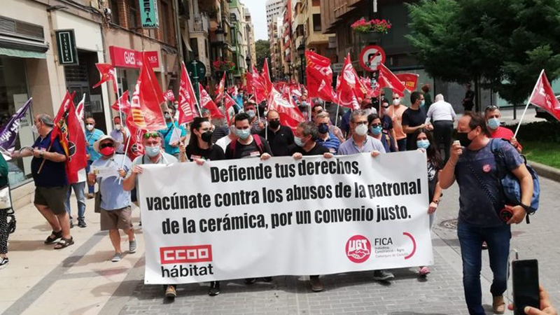 CCOO_Habitat's tweet photo. 📆14 de julio: Huelga indefinida en el sector del azulejo

Los sindicatos presentan convocatoria de ✊huelga ante el tribunal de arbitraje laboral después de 10 reuniones sin avances en la negociación del convenio para la Comunidad Valenciana

Más info...
https://t.co/NjSYBOVOPU https://t.co/bqKGbG6I5S