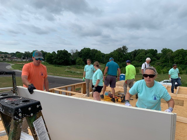 CityofBGKY's tweet photo. Our #NCS staff are taking a few hours away from code enforcement and animal control work today to assist one of our great community partners @HabitatBG for their 2021 Build on Regis O'Connor. #housesandhope #buildingstrengthandresiliencythroughshelter #bggovtogo #durbinestates https://t.co/e0tARfnflp