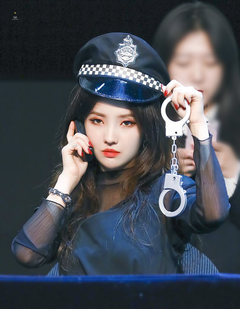 чон соён g i-dle. соён g idle. чон соён jeon soyeon. чон соен g idle. соен из джи айдл.