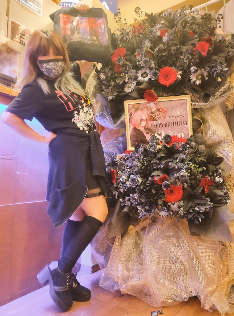 akibauri3's tweet photo. スカーレットバルスさんのライブ鑑賞してきたよ！
堀勉氏バリに上手い角度で
ポコガメンバーが撮影してくれたよ！
1億800万画素を使いこなすの滅茶苦茶むづかしいよ！
#1億800万画素　#redomi #シアン　#スカーレットバルス　#ライブ https://t.co/caCl1B9vO8