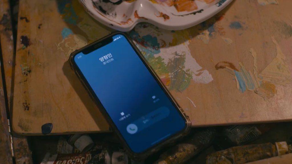 YJFOLDER's tweet photo. jeongin was trying to call hyunjin in the mv ☹️ https://t.co/3Vr6TwkL99