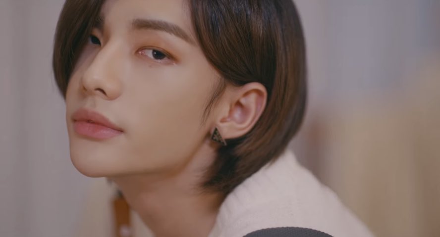 welcome back, our hyunjin 🥺🥺💗