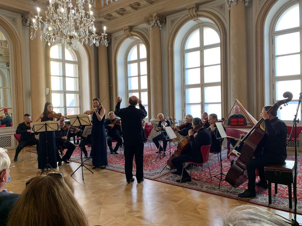 henkcorvanderkw's tweet photo. Farewell concert Primalcy palace Bruno Walter orchestra lead by my friend Jack Haendler with Bach 2violin concert 1043&amp;Haydn 49. Under covid rules what a joy with great performance. Also 🙏2 NN&amp;ING! https://t.co/lDy3QsbZFD