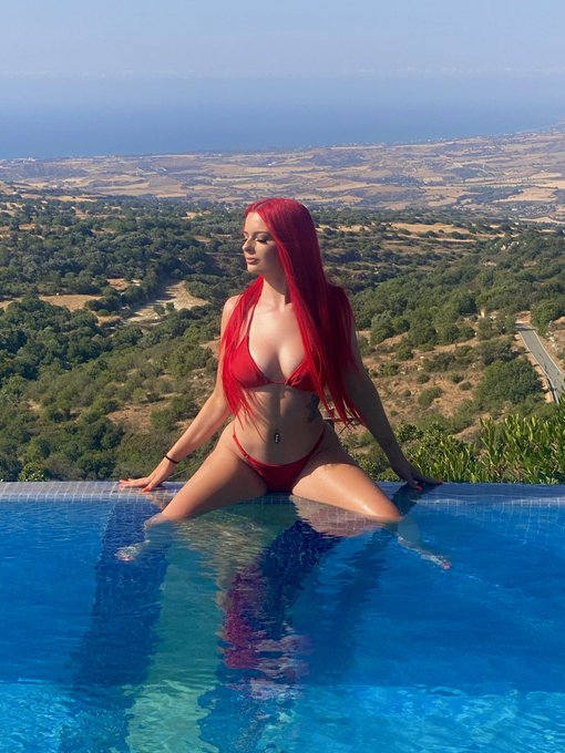 Pool or Beach? https://t.co/wUIp3RBnCL