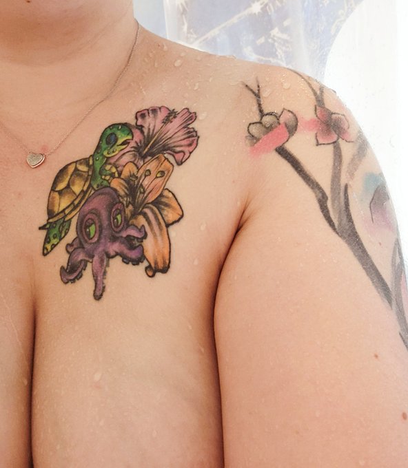 Body art. ❤❤✌ #tattoos #lifequotes #HowlsMovingCastle #naturelovers https://t.co/1TglxJCgrV<a href="/tag/tattoos"class="tags">#tattoos</a><a href="/tag/lifequotes"class="tags">#lifequotes</a><a href="/tag/howlsmovingcastle"class="tags">#HowlsMovingCastle</a><a href="/tag/naturelovers"class="tags"><span>#naturelovers</span></a>