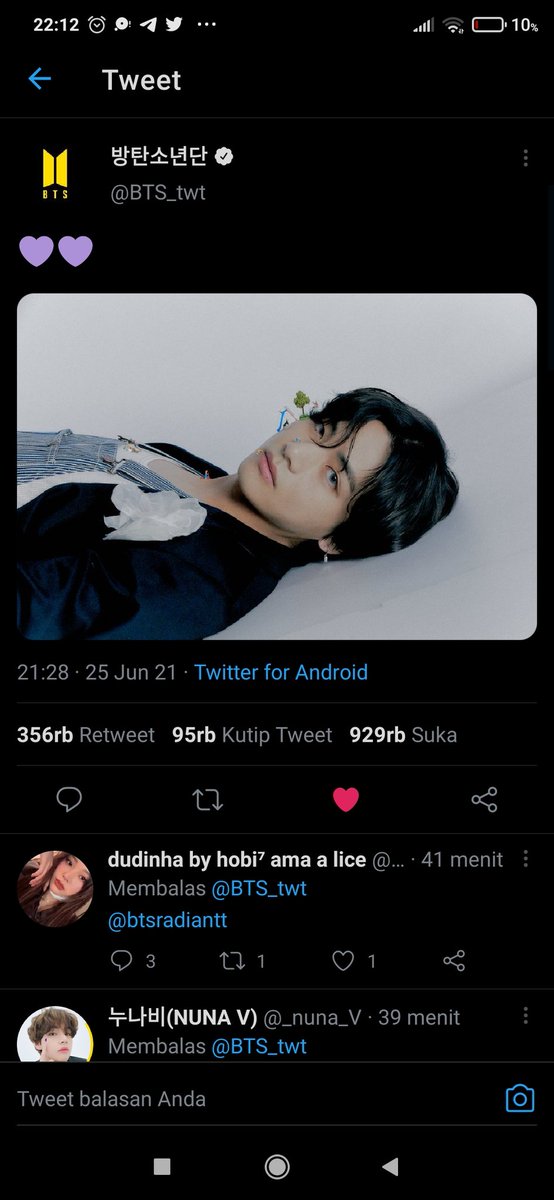 priliankim's tweet photo. Akhirnya kim taehyung setelah sekian lama 😍😍🥰🥰
Taehyung stan aman ga nii damage nya keren bgtt sihh 😍😍 #KimTaehyung https://t.co/LRrQY6cEw2