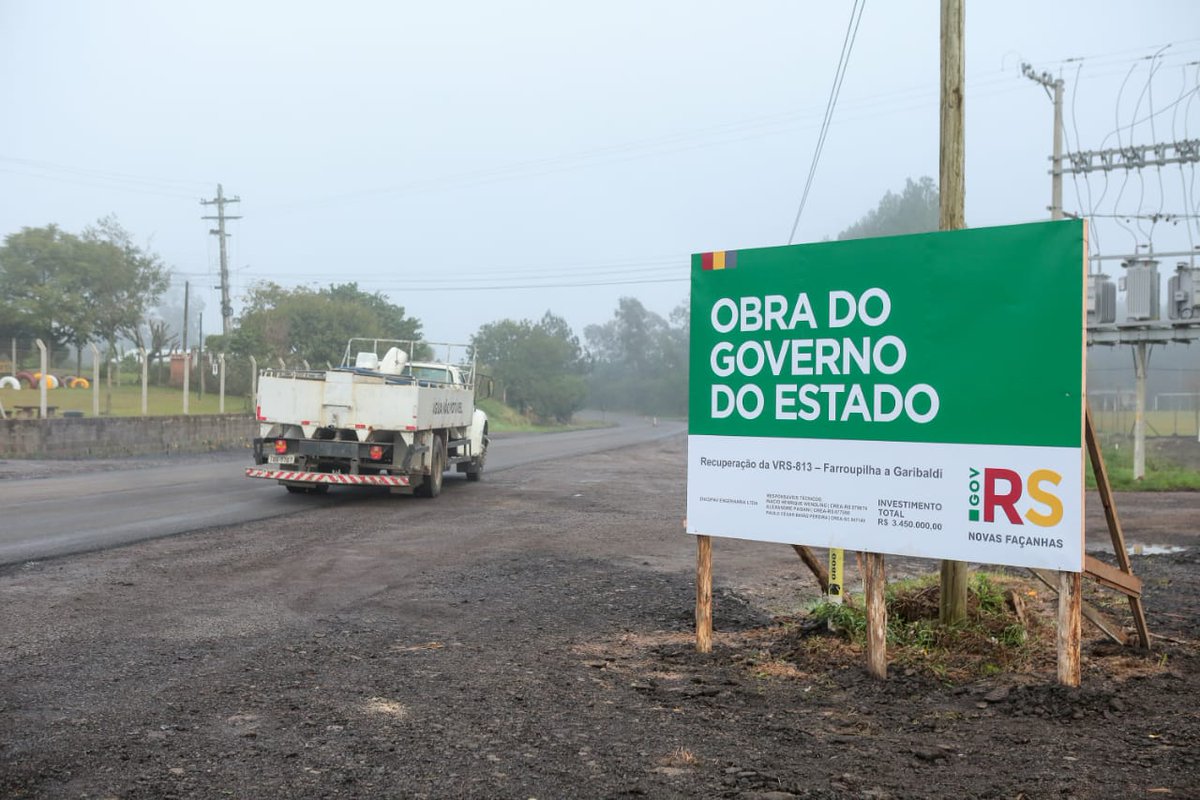 EduardoLeite_'s tweet photo. Uma das primeiras obras a ser realizada dentro do plano de obras, projeto do programa Avançar, é a repavimentação da VRS-813, entre Garibaldi e Farroupilha, na Serra gaúcha. Vistoriei hj os trabalhos que estão sendo feitos nesses 7 km, com investimento do Estado de R$ 3,5 milhões https://t.co/kFDUMov2V5