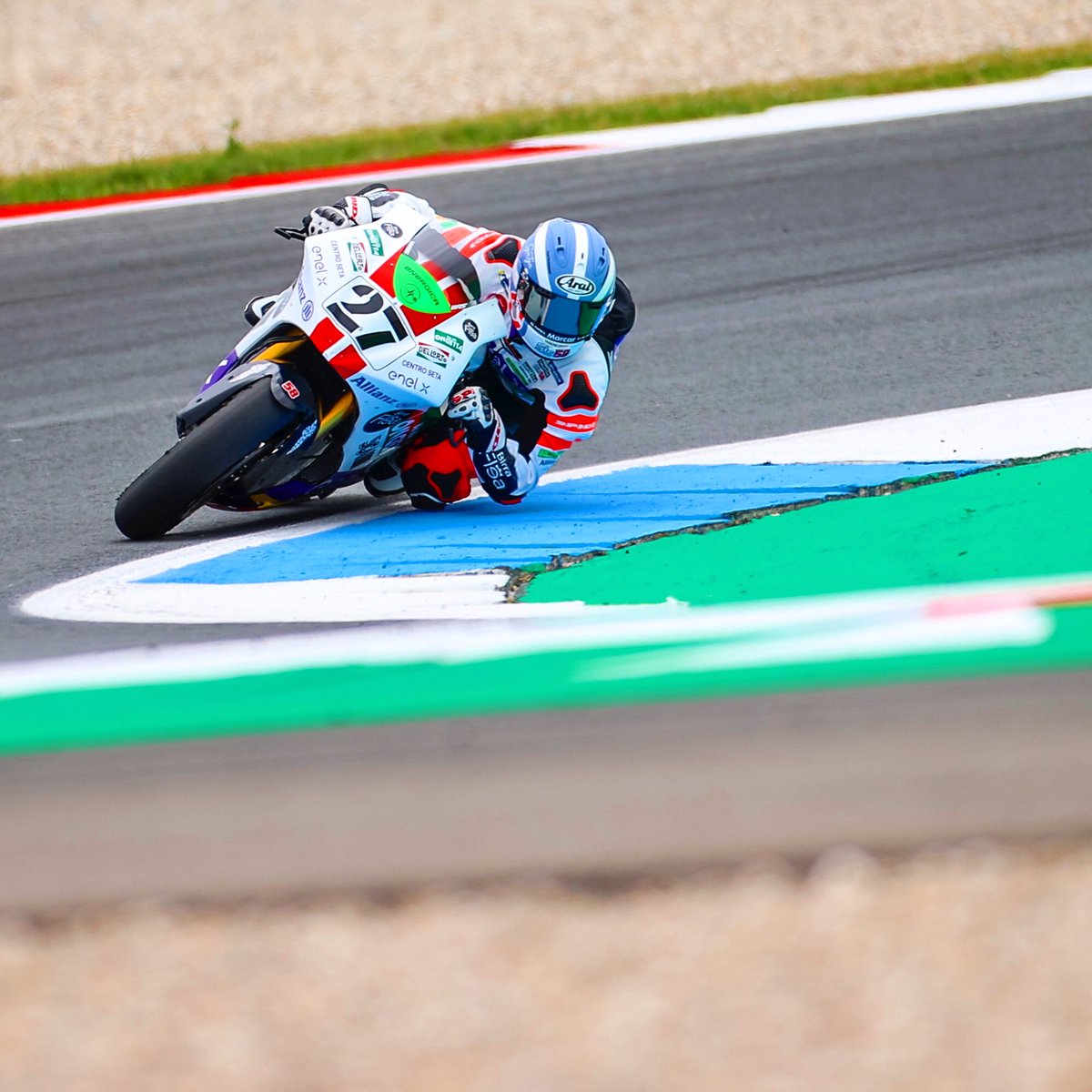 teamSic58's tweet photo. FP2 🔋
Mattia Casadei 🅿️11 (1:44.372)
#DutchGP 🇳🇱 #Assen 
#ongettasilk #sic58squadracorse #MTA27 #MotoE #ongetta #MotoGP #Sic58 https://t.co/UaOaOAwXHE