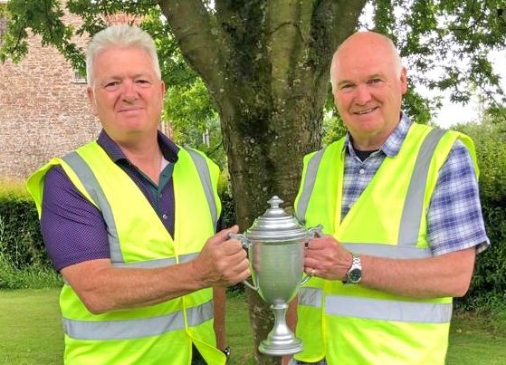 stalphege4095's tweet photo. @stalphege4095 WM &amp; USLO @DavidMWHogg hands over #DKWCup from @PGLSomerset to Richard Keen #StVincentLodge USLO  @PGL_Bristol 
#UGLE_Unischeme #2021UGLEChallenge https://t.co/wNLEmEkTRl