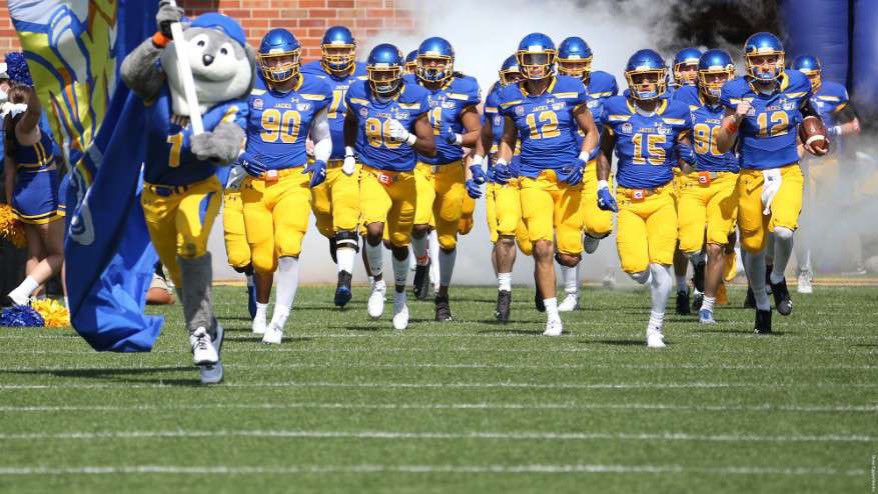 GriffinWilde1's tweet photo. After a great team camp and individual camp, I’m very honored and excited to have received an offer to play football at SDSU🔵🟡 Thank you @LukeSchleusner and @GoJacksFB https://t.co/pQCKp3XC82