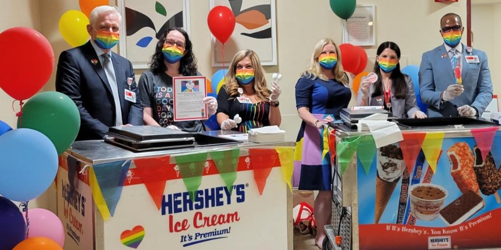 It's become a #Pride tradition at #NYPBrooklyn! President <a href="/rguimento/">thucan2.eth</a> &amp; COO <a href="/AlanLee9023/">Alan Lee</a> joined colleagues this week handing out ice cream to celebrate #NYP's #LGBTQ+ family &amp; kick off summer. We also 👏 for our Food &amp; Nutrition staff who helped organize this great event! #NYPride